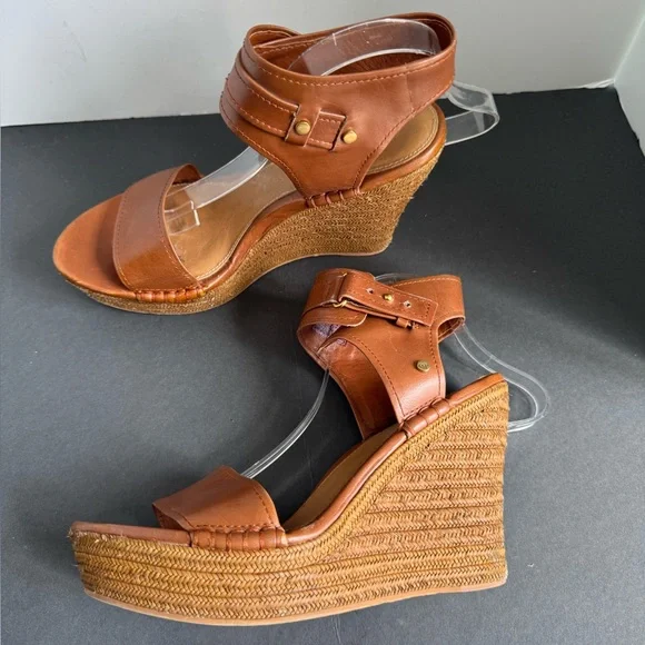 UGG ‘Maryanne’ Wedge Sandal. Size 9.5 - Picture 8 of 14